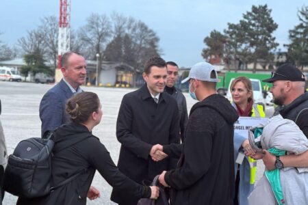Пациент кој се лекуваше во Грција вечерва слета на скопскиот аеродром