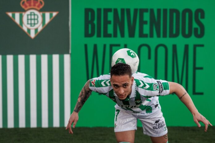 Real Betis presents new players Antony and Cucho Hernandez