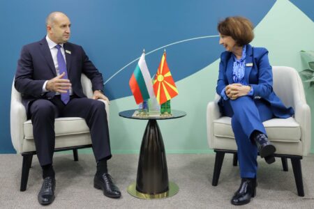 Средба во Хаг ќе има – аргументите на маса, решението под тепих  