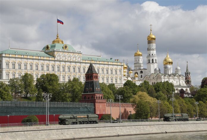 Russian servicemen rehearse for Victory Day parade in Moscow