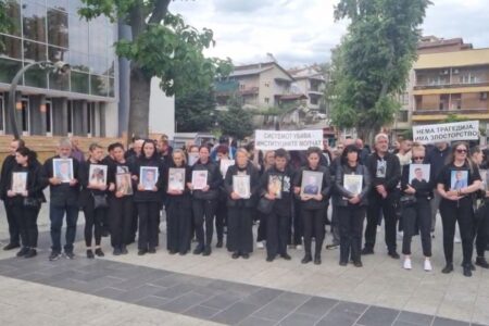 „Марш за ангелите“ во Кочани: Неутешните родители побараа неселективна правда и подобри услови за лекување на повредените