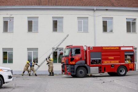Влада: Вработување на 400 пожарникари за превенција од шумските пожари во летниот период
