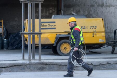 Каде се газдите што велеа: „Ако не ти се работи, има кој да те замени“?
