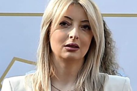 Данела Арсовска и вработени во Град Скопје нападнати во Чаир – завршија на ургентен 