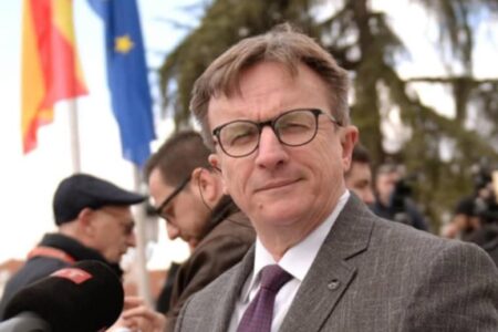 КОЛУМНА, ЗОРАН БОГАТИНОВ: Добре дојдовте во Македонија – земјата на договорите
