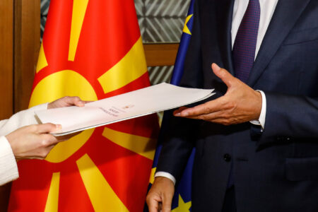 Мицкоски ја фрли ракавицата – Софија „црно на бело“ да потврди дека нема скриени барања