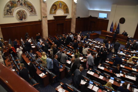 Политичка гилотина без правни последици?!