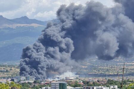 До пладне гори на 16 места во земјава