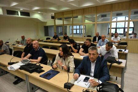 Штекли не е донесен, судењето се одложи