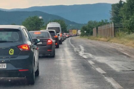 Има ли лек за сообраќајниот колапс кај Маврово и Гостивар?
