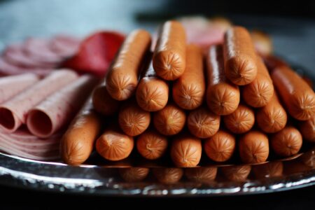 Граѓаните да не внесуваат млечни и сувомесни производи од Албанија и Косово