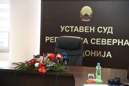 УСТАВНИОТ СУД ЌЕ ОДЛУЧУВА ПО ЛЕТНИТЕ ОДМОРИ: Ако Протоколот падне – паѓа и аргументот за промена на Уставот