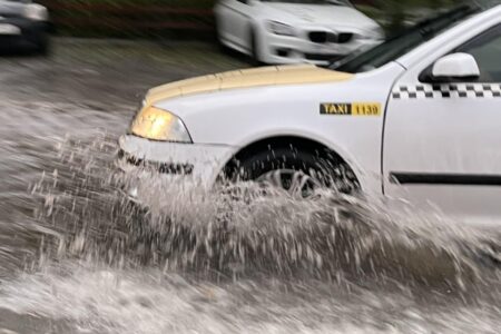 Невреме во Скопје: Улиците претворени во реки/ФОТО