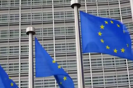 Наместо најавените 7, Македонците од наесен 2026 година ќе плаќаат 20 евра за патување во ЕУ