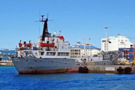Рекордна заплена на кокаин во француските води: Дрогата поврзана со убиството на Македонецот во Боливија?