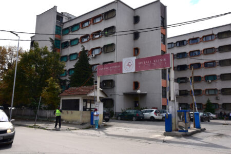 Директорот се сомнева дека примила нелегална терапија во приватна амбуланта?