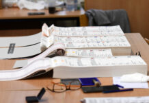 ГЛАСАЊЕТО НА ЛОКАЛНИТЕ ИЗБОРИ ЌЕ БИДЕ ОСОБЕН ПРЕДИЗВИК: Скопјани ќе бираат советници на гласачко ливче долго еден метар?!