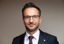 Инцидент во Брисел: Во автомобилот на полскиот европратеник Валдемар Буда е пукано со воздушна пушка/ФОТО