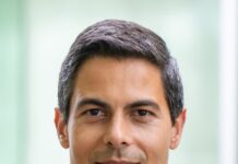 Според излезните анкети, Холандија го добива најмладиот и првиот геј премиер