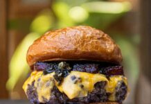 Кој е најдобриот БУРГЕР во светот и каде можете да го пробате?