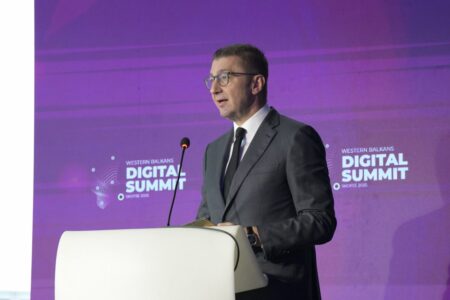 Преку мобилен безбедно ќе се вадат документи