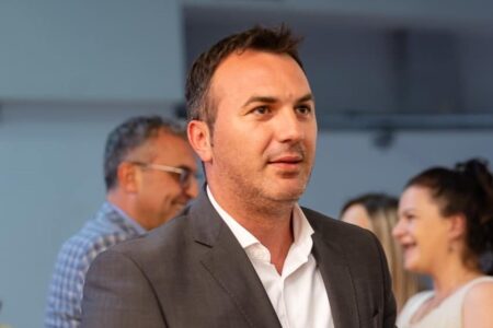 Арбр Адеми за ВЕЧЕР: Лажна вест е дека Али Ахмети се повлекува, за такво нешто нема ни да се расправа во ДУИ