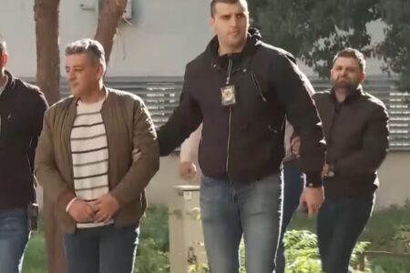 Има ли пилот во авионот на Комуналец ?