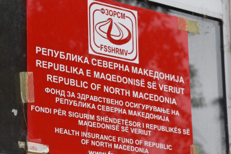 Прават заби на државен трошок, а живеат на европска нога