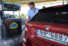 Како да ги задржиме туристите од Србија, Албанија, Грција… кои доаѓаат да полнат бензин или во казина