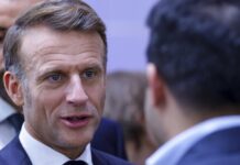 Ќе ги вратиме украдените дела од Лувр, а сторителите ќе бидат изведени пред лицето на правдата, порача Макрон