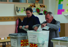 ВЕСНИКОТ ВЕЧЕР ВО ОБИКОЛКА НА ПОВЕЌЕ ГЛАСАЧКИ МЕСТА – ПРВИОТ КРУГ ОД ЛОКАЛНИТЕ ИЗБОРИ ГО ДОНЕСЕ НАЈГОЛЕМИОТ ПОБЕДНИК: Граѓаните им одржаа час по демократија на партиите!