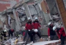 Трагичен инцидент во Турција: Три лица загинаа, а две се заробени во урнатините по уривањето на седумкатна станбена зграда