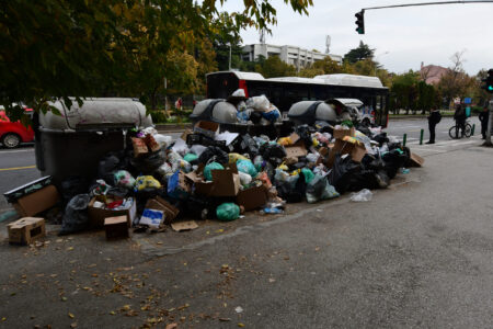 Назначете директор да потпише набавка на нафта за собирачите на отпад