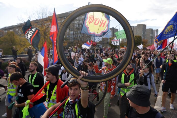University students begin march to Novi Sad to mark one year since the station accident