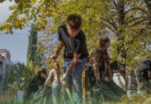 Активисти и ученици го разубавија дворот на Кинотеката на Македонија