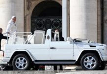 Папамобилот на Франциск стана мобилна клиника за децата во Газа