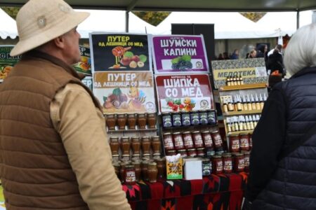 Скопјани можеа да пробараат домашно вино, мед, млеко од магаре…