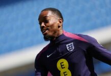 Тони се враќа во Премиер