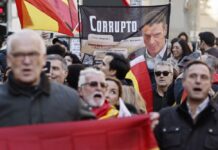 Масовен протест на шпанската десница во Мадрид: Бараат оставка од премиерот Санчез
