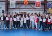 Доделени осум стипендии за ученици што доаѓаат од социјално загрозени семејства