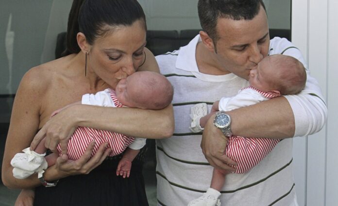 PRESENTED IN VALENCIA TWINS BORN AFTER TWO FERTILITY TECHNIQUES FROM A MOTHER WHO HAS GOTTEN OVER A BREAST CANCER