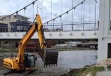 „ЈП Улици и патишта- Скопје“ во засилена акција за целосно расчистување на кејот на Вардар