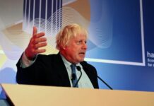 Џонсон: Длабоко жалам поради грешките во врска со Ковид, но сите дадоа се од себе