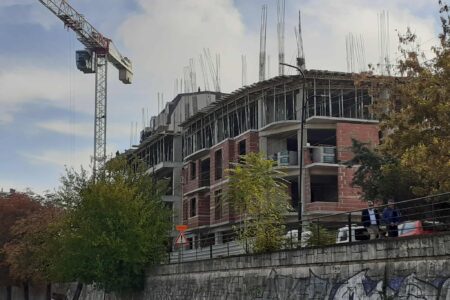 Цените на квадратот полудеа, балонот ќе се дува сè додека има купувачи кои кешираат неразумни суми!