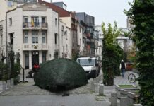 Почна новогодишното украсување на Центар