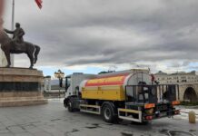 ФОТОВЕСТ: Белее плоштадот „Македонија“