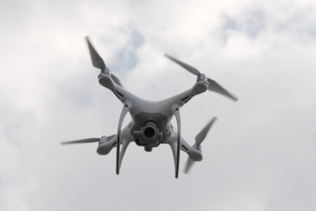 Земјоделците ќе седат пред компјутер, а дронови ќе ги прскаат и ќе ги ѓубрат нивите