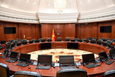 Владата се реконструира, системските закони чекаат на мнозинство во Собранието: Бадентер го води орото за новиот владин состав?!