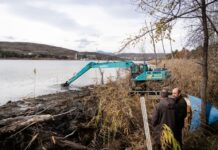 Стигна багер на „Младост“, се расчистува крајбрежјето од страната на Отовичка Река