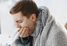 Само ги влошуваат сипмтомите: Кога ве боли грлото не смеете да помислите на три работи